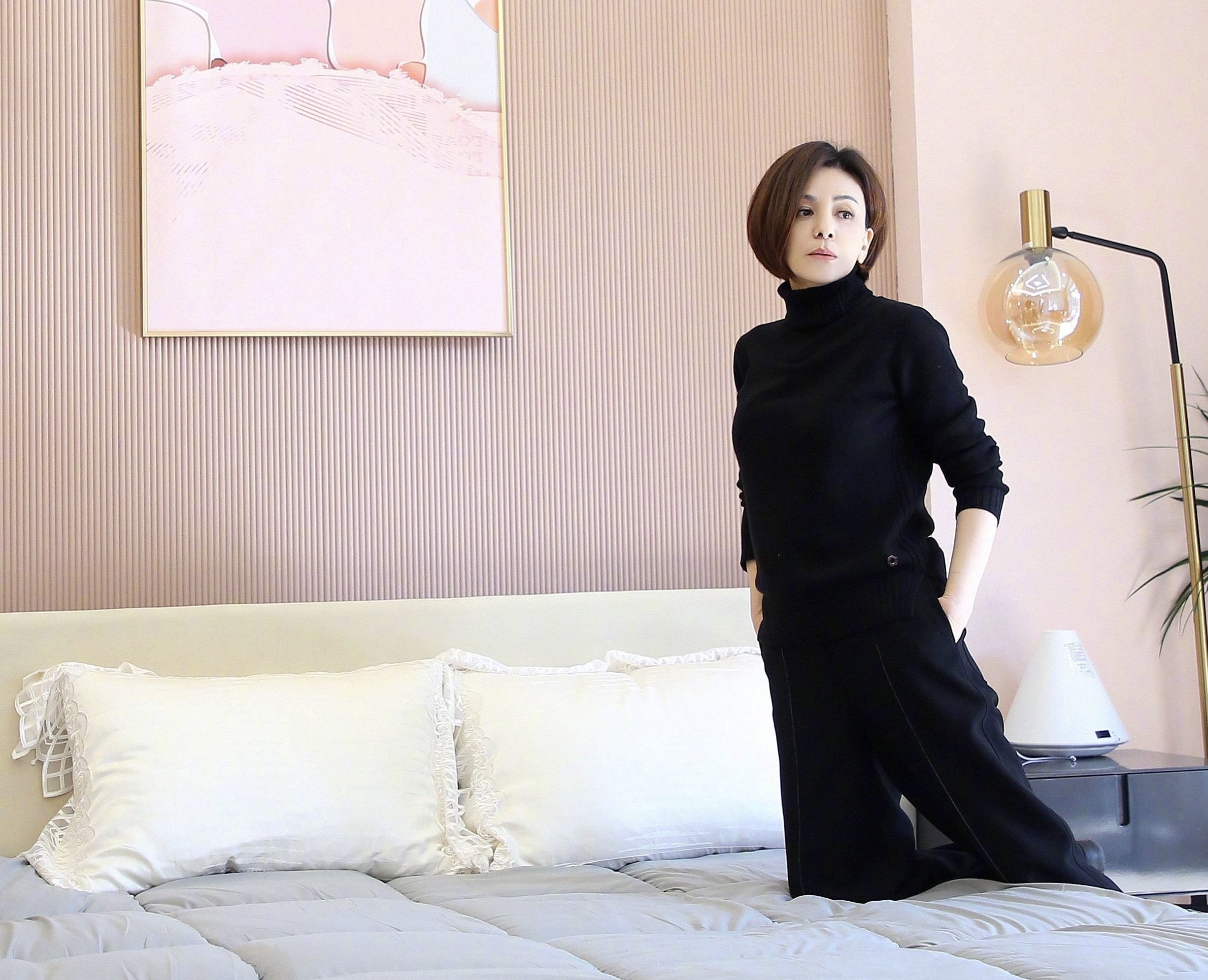 王琳穿高定礼服,47岁王琳穿衣打扮