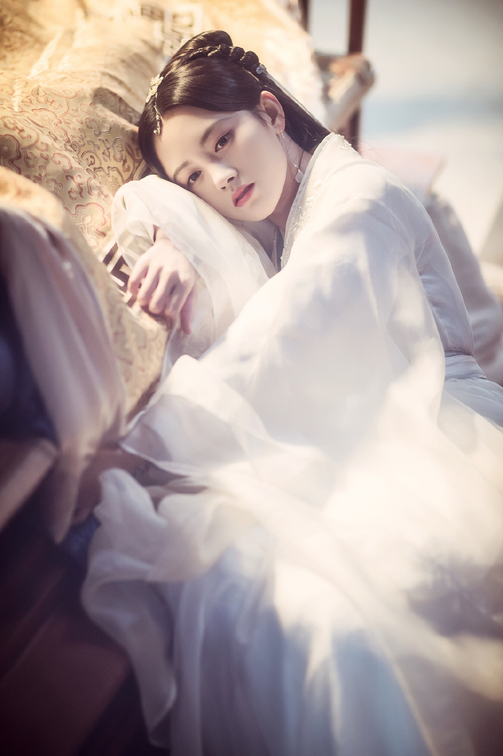 呕了……看完这部《新白蛇传》，我想向“四千年美女”道歉