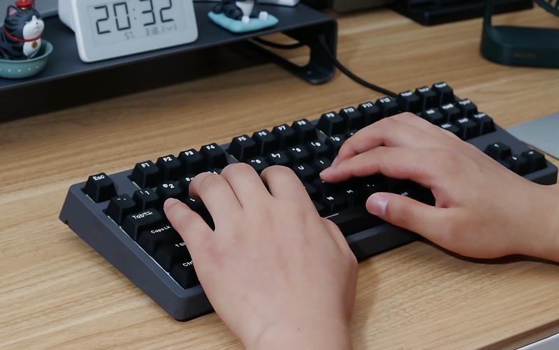 高性价比87键，手感出色HEXCORED87RGB机械键盘体验