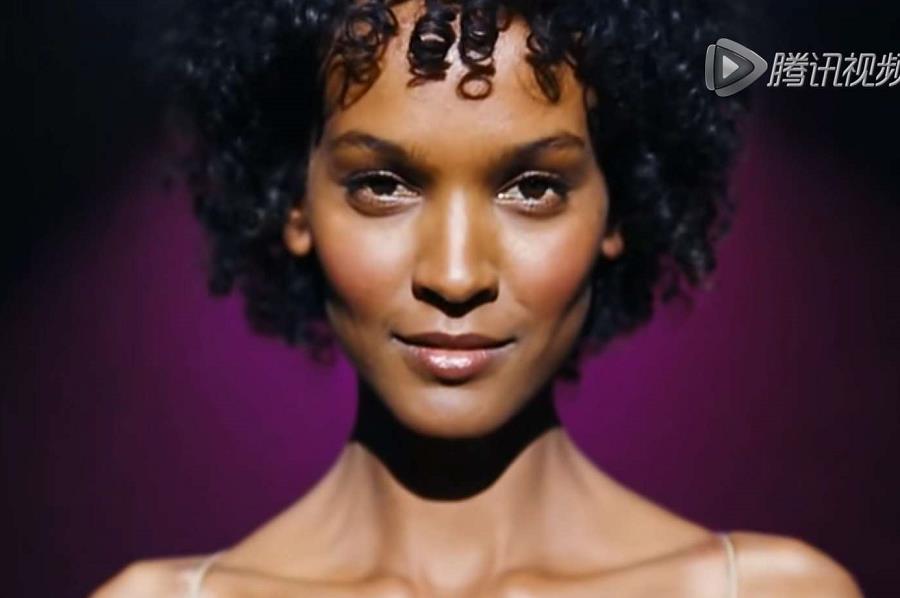 她3岁接受割礼，12岁被迫嫁给60岁老头，逃出后成了世界名模