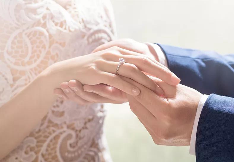 送女朋友的情人节礼物推荐最新款,送女朋友礼物实用惊喜轻奢情人节