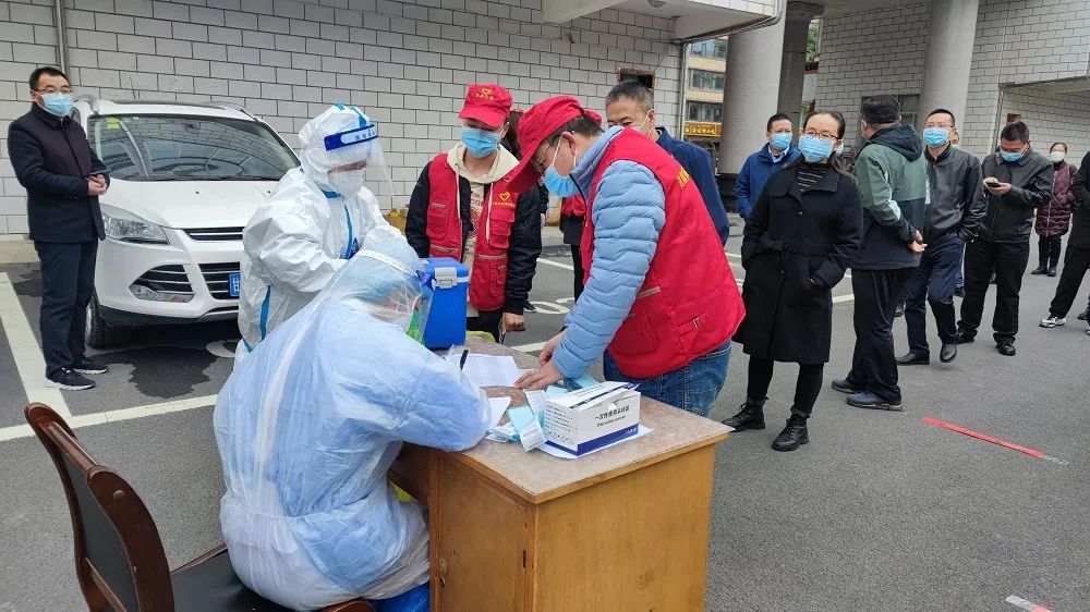 微光点点汇聚成星河万顷