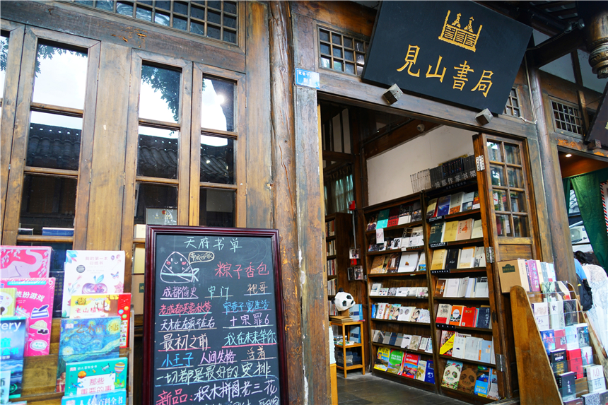 成都宽窄巷子慢生活,汇聚了地道成都文化的精髓,外地游客必打卡