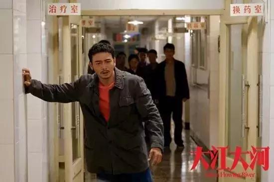 杨烁从年轻到现在颜值变化,杨烁是帅还是有魅力