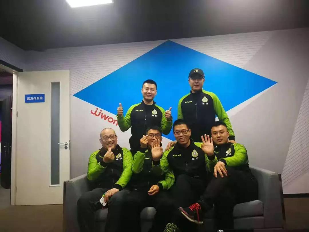 王炸地主夺冠视频,王炸飞牌斗地主