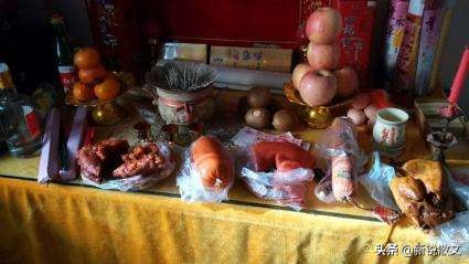 这都什么年代了，还有人信“立堂口”？虎了吧唧外甥女香火还挺旺