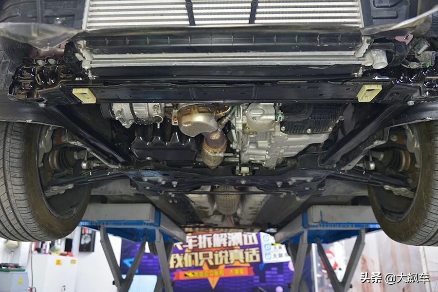 拆开底盘一目了然,老款法系车底盘解析