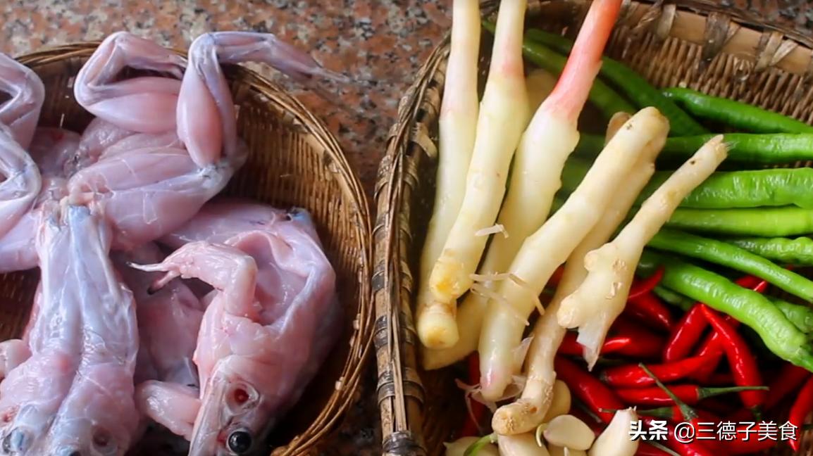 麻辣牛蛙肥肠鱼火锅最正宗做法,麻辣干锅牛蛙的做法大全视频