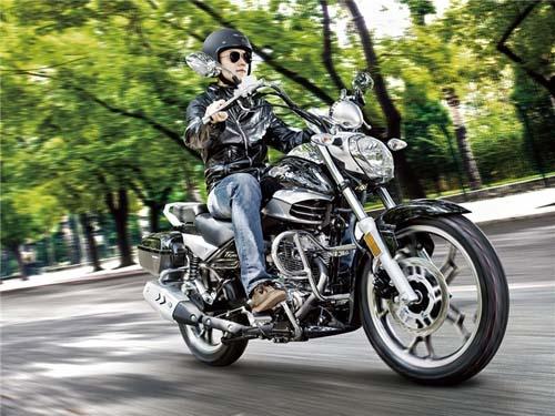 太子车迷福音,这款TR150售价不到一万元,油耗更低至1.75L