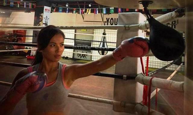 手臂上的肉松弛怎么紧致最快,如何突破手臂二头肌瓶颈期