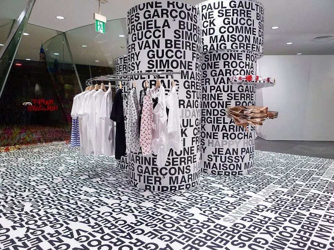 “Valentino红”降临东京，冠希哥说最近的生活“888”