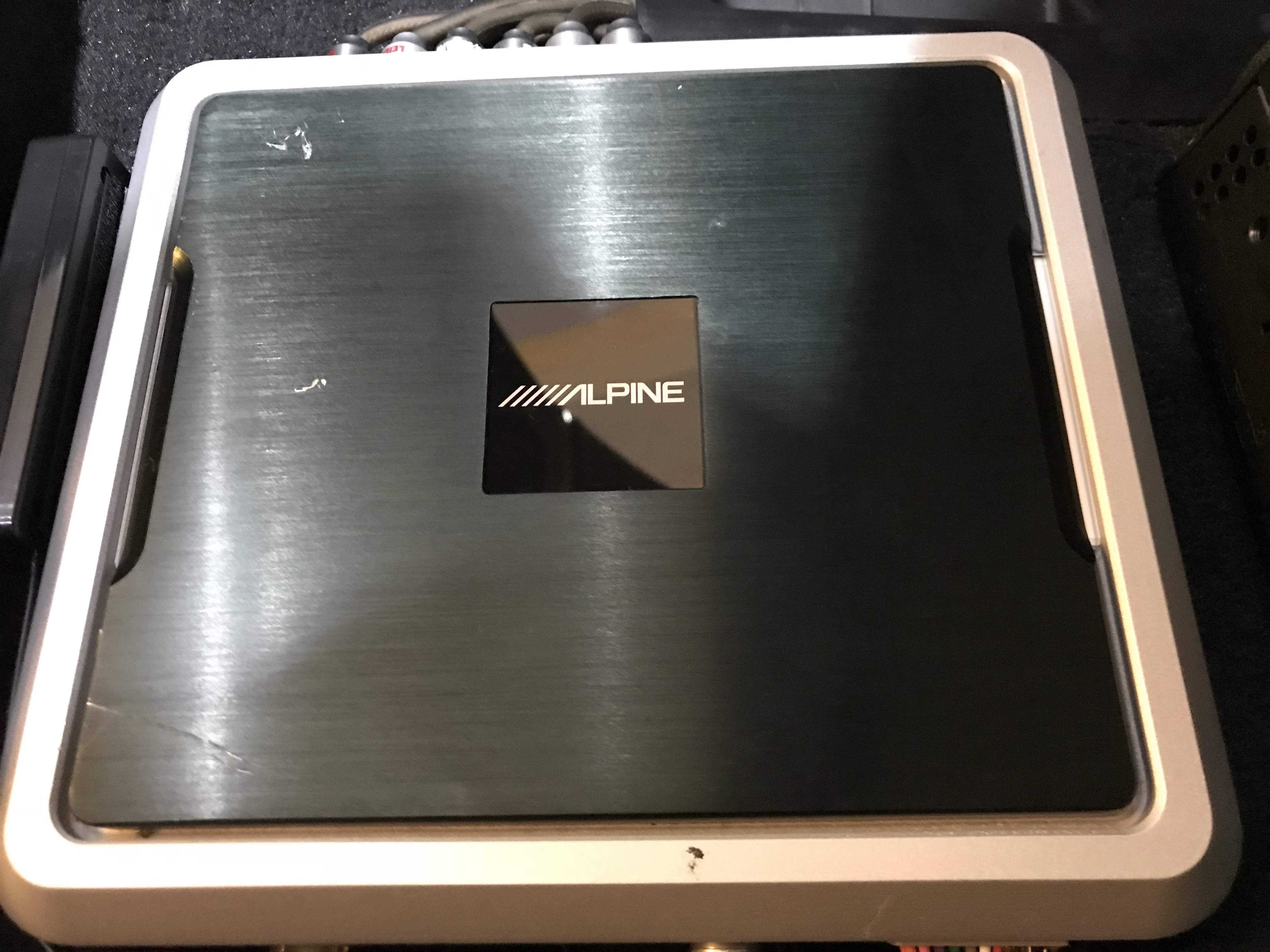 音皇丰田皇冠汽车音响改装桃木功放,视觉听觉双重享受