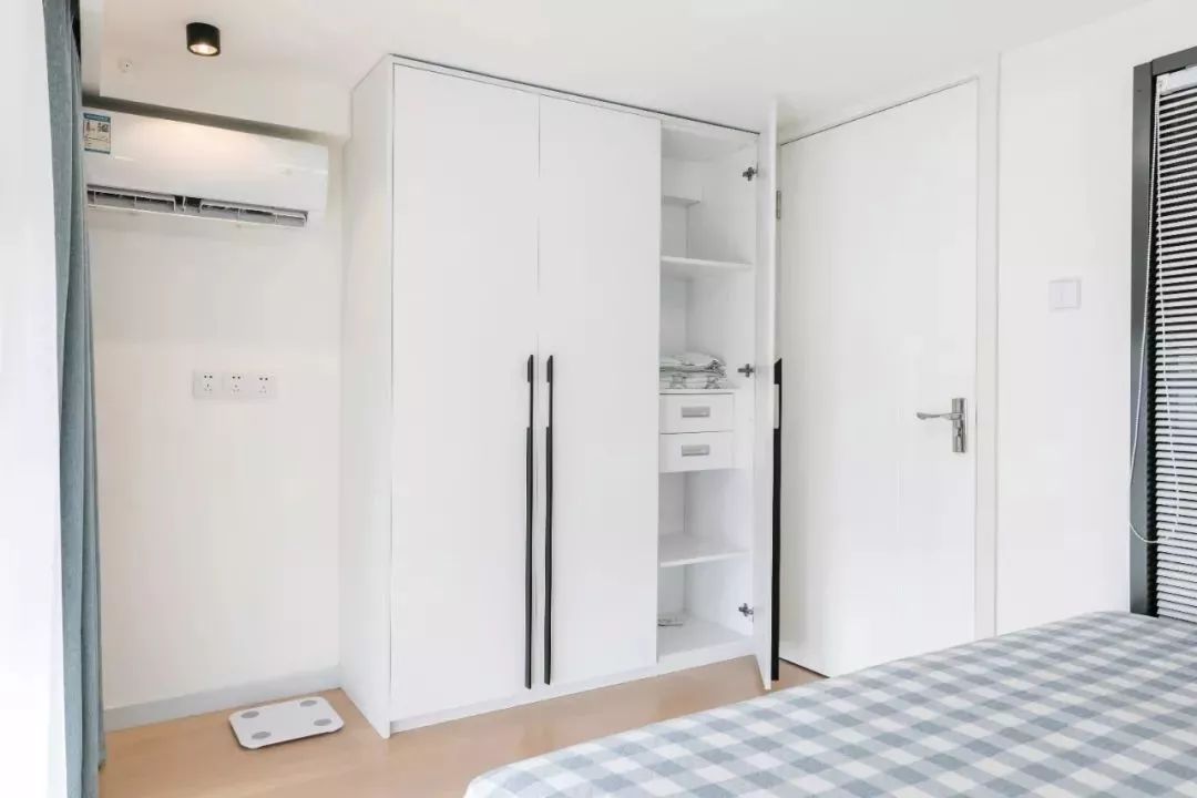 64㎡现代轻奢公寓，买了小复式，这样装修好精致