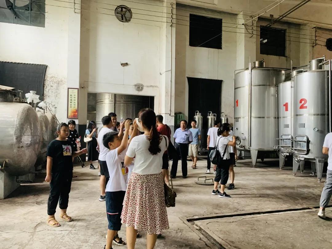 渭南丹凤葡萄酒厂新闻报道,西安客户来考察