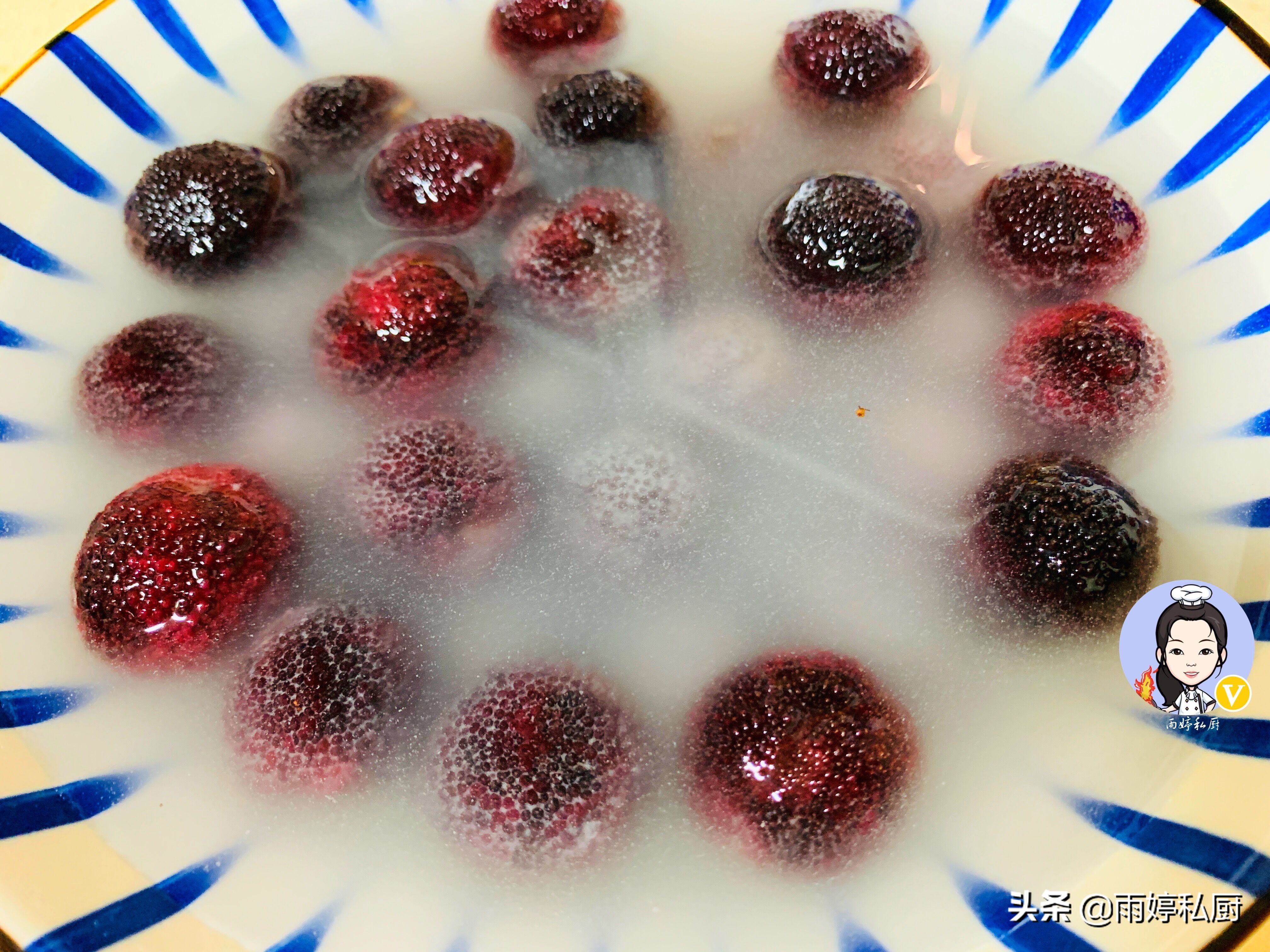 洗杨梅时，用盐水洗相当于吃虫子！老果农：教你1招，虫子全溜走