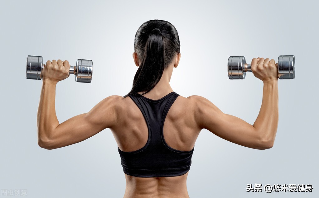 只需一个动作锻炼全身肌肉,一副哑铃怎么锻炼手部肌肉
