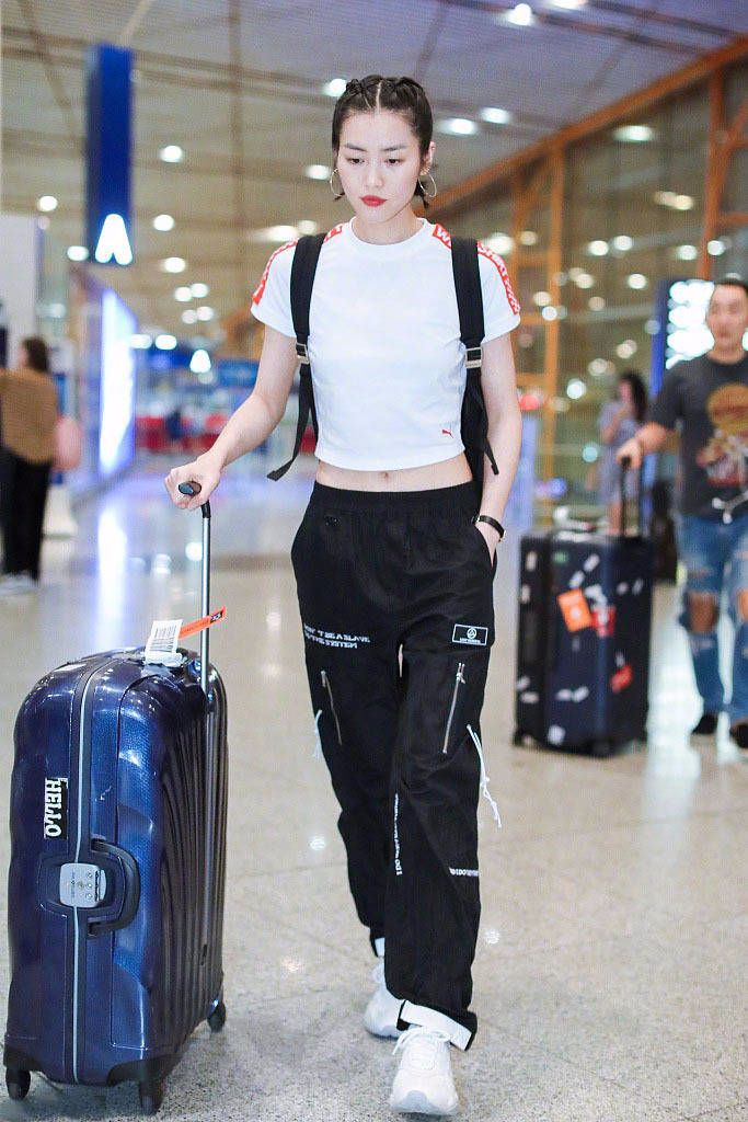 刘雯大胆换上寸头,刘雯一刀切发型