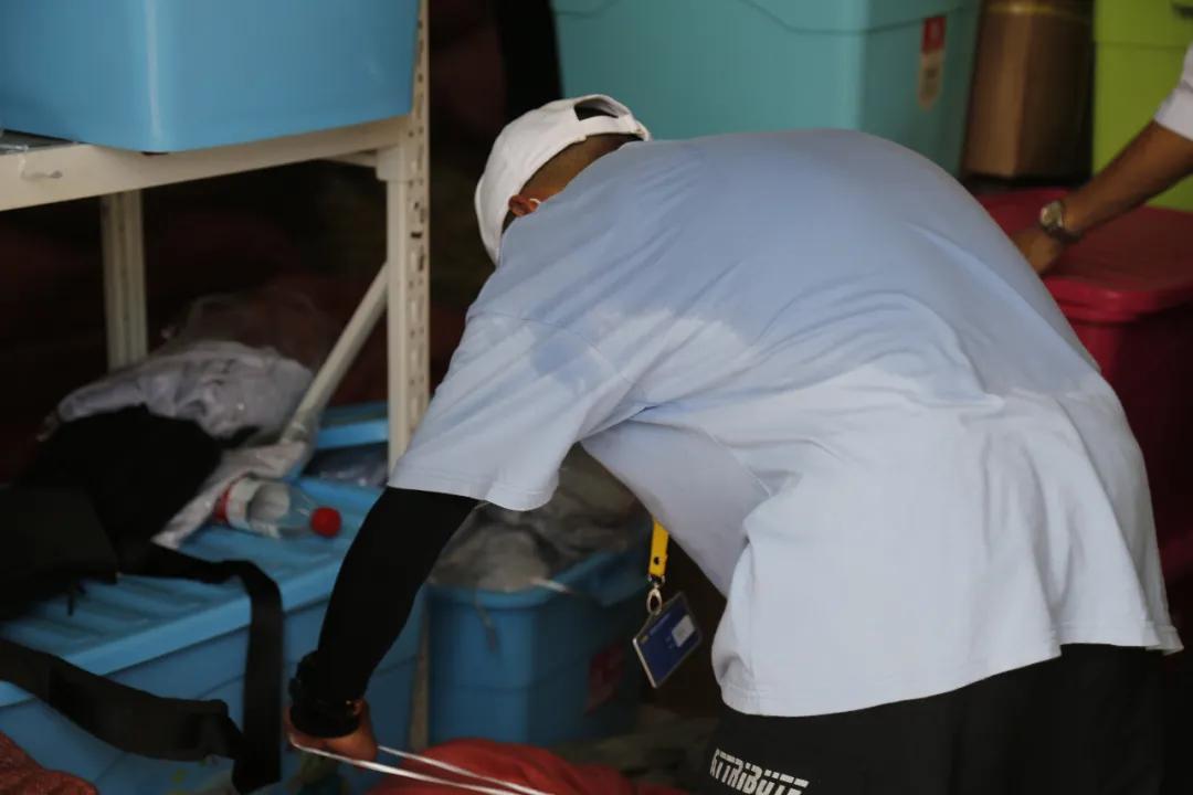 「我爱你,纳杰」高温下的坚守奋斗者的姿态