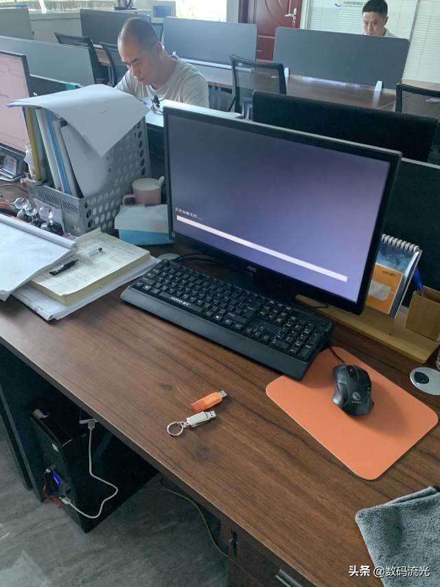 电脑卡顿要不要更换电脑系统,公司电脑卡顿