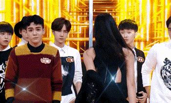 她一次次砸了自己的饭碗,我却看到了养女儿最好的样子