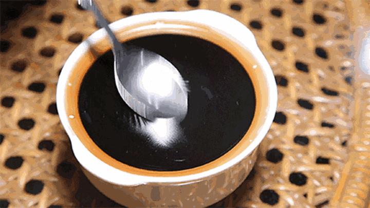 龟苓膏有龟与无龟的差别,龟苓膏居然真的是活龟熬出来的