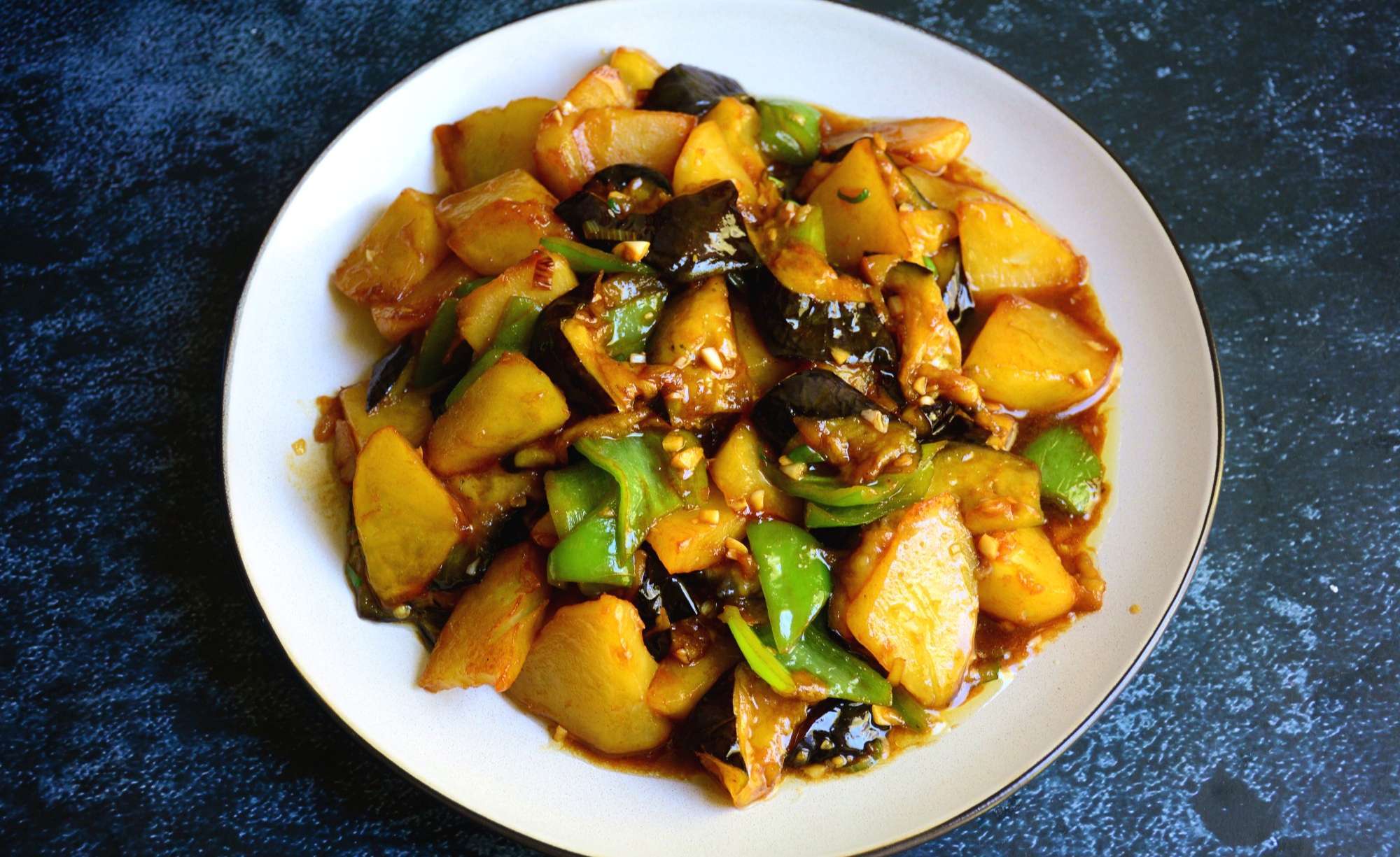 地三鲜做法调汁,传统东北地三鲜的原材料是哪三鲜