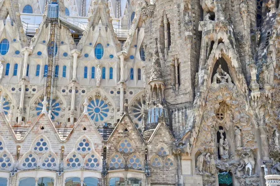 巴塞罗那72小时:住进高迪的幻梦世界
