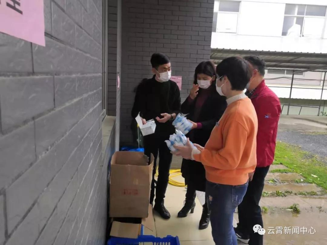 筑牢战疫堡垒防疫一线党旗别样红,奋战抗疫一线彰显硬核担当