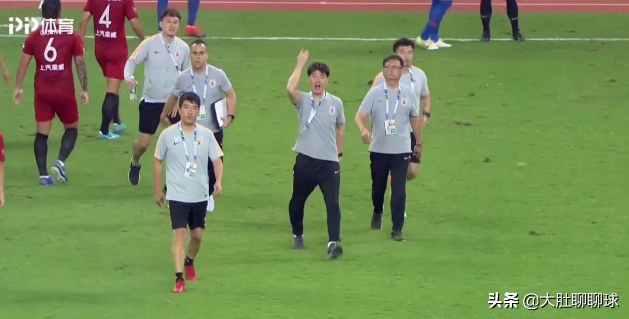 梁山好汉发飙,山东鲁能不公正判罚集锦