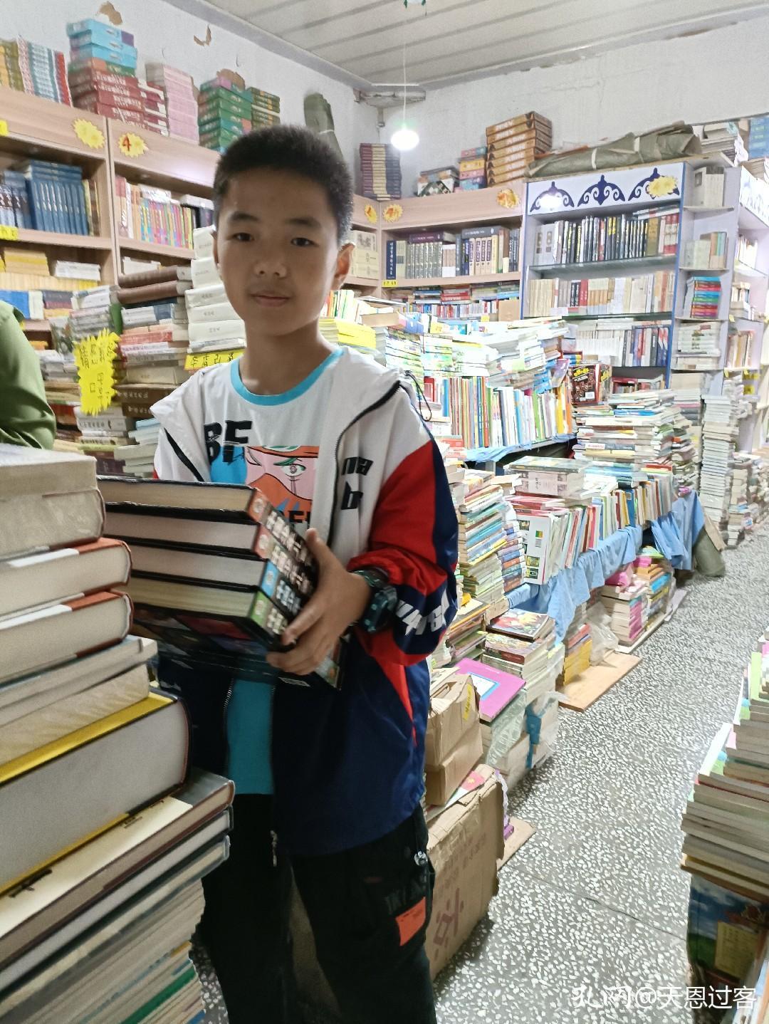 国庆七日卖书记：一下午，几位少年，让我想起三十多年前的自己