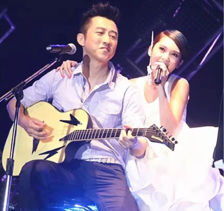 伊能静的坎坷情史:亲手葬送23年感情,离婚后嫁秦昊收获幸福