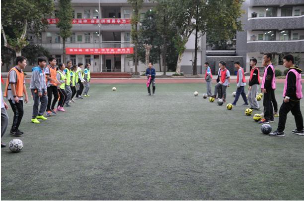 鍗椾含榧撴ゼ浜屽崄涔濅腑鑷磋繙涓,鍗椾含榧撴ゼ浜屽崄涔濅腑鑷磋繙鍒濅腑