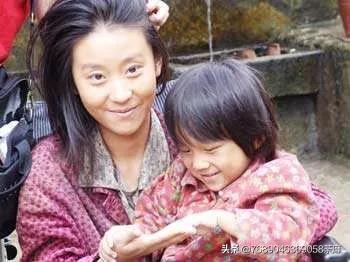 伟大母爱瞬间戳中泪点,母爱太伟大了很心酸