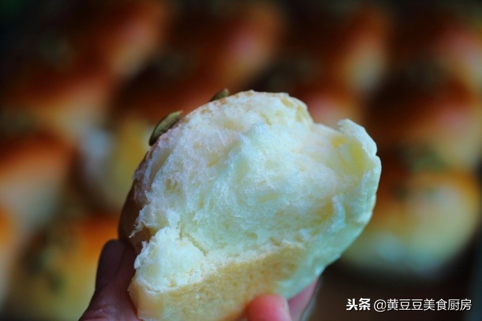 牛乳早餐包家常做法,奶香早餐包详细做法