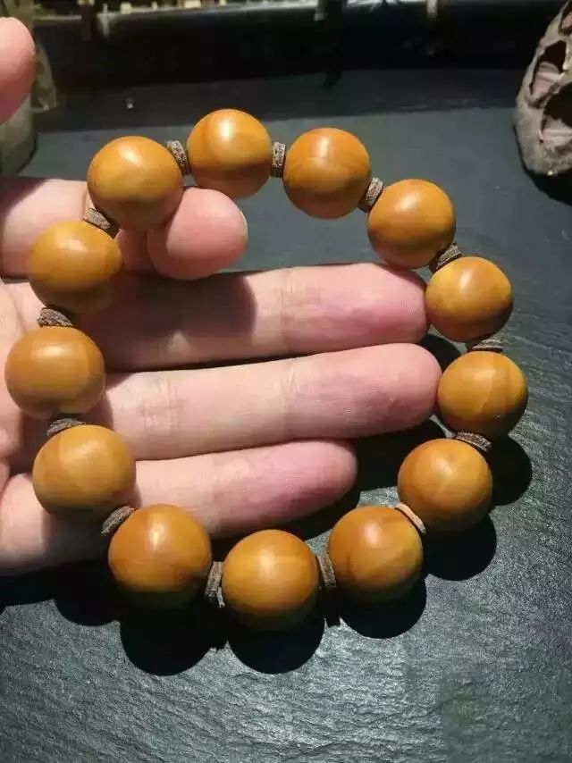 橄榄核雕盘玩怎么不开裂,十年的橄榄核雕还有开裂的吗