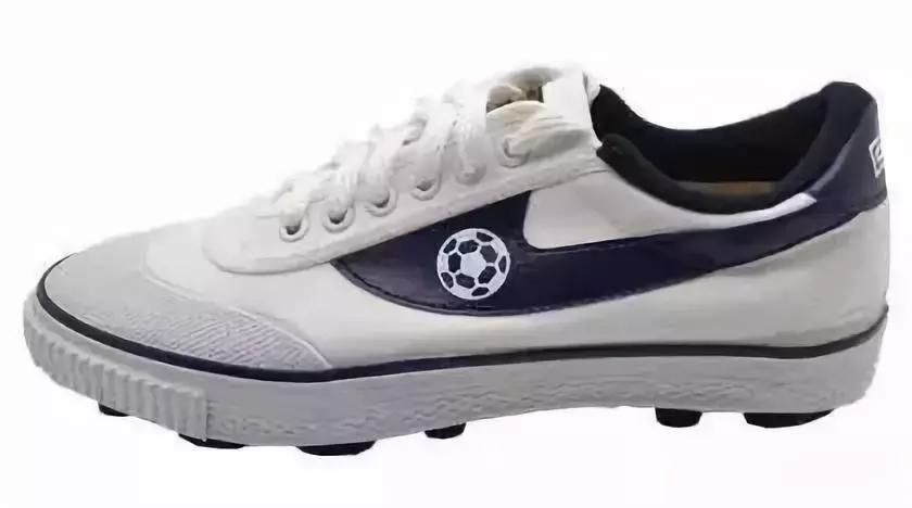 足球运动员为什么每次都穿新球鞋,喜旧厌新有什么好处