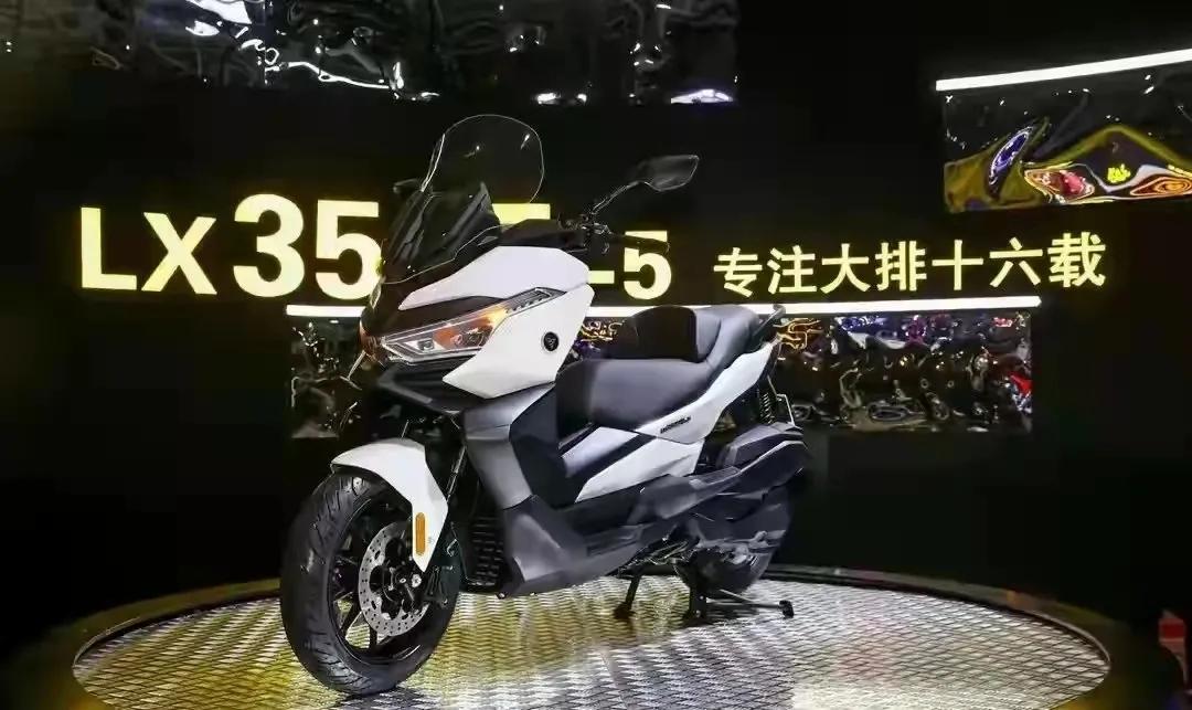 隆鑫无极350踏板摩托车质量怎么样,无极350踏板重庆摩博会