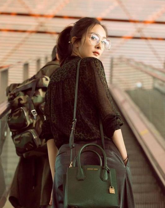 杨幂2020年推荐mk包,杨幂推荐的包包香奈儿的