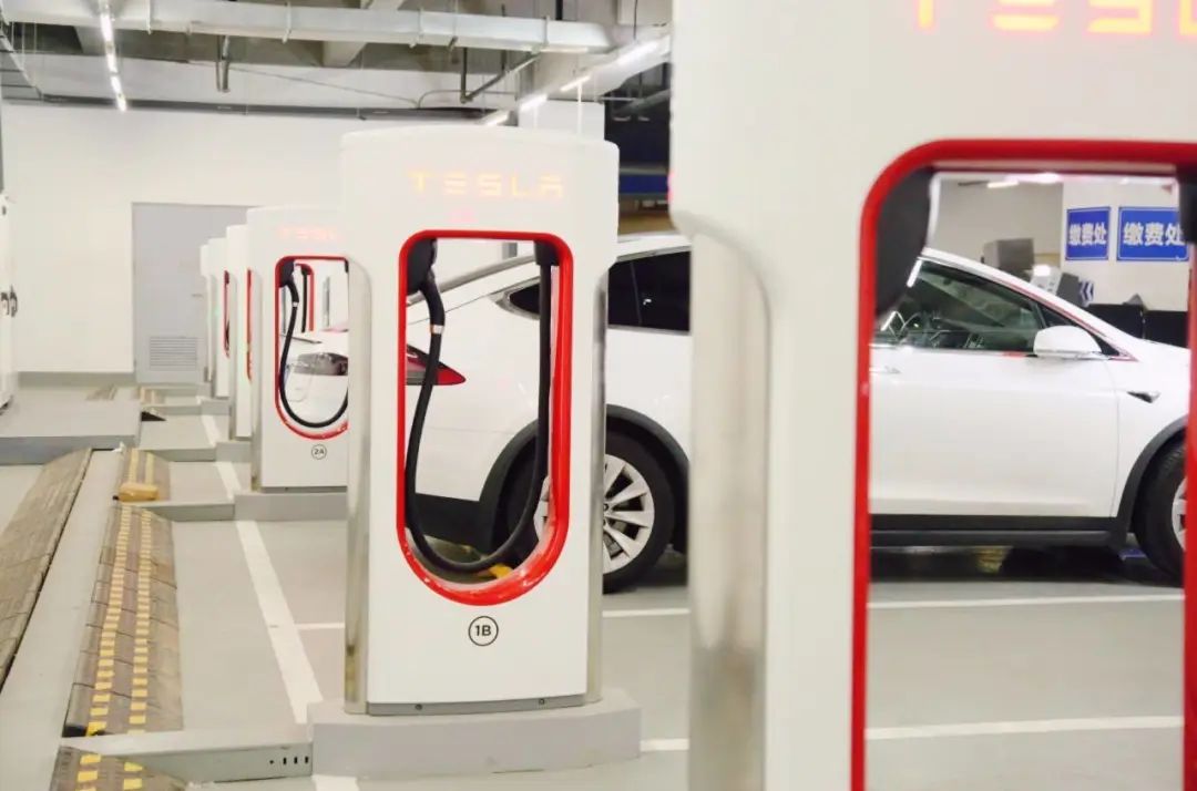 花25万买丰田凯美瑞到底值不值,花十几万去买16年的凯美瑞值得吗