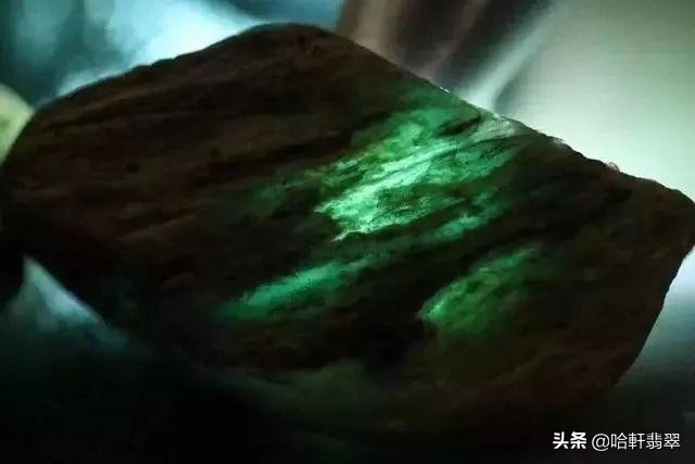 翡翠手镯有癣跟飘花区别,翡翠石藓和飘花怎么区分