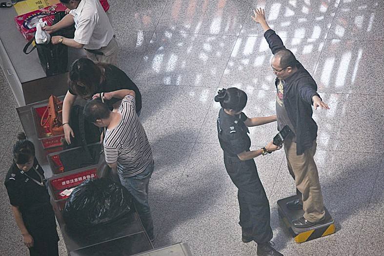 登机安检怎样不尴尬,机场过安检令人印象深刻的事