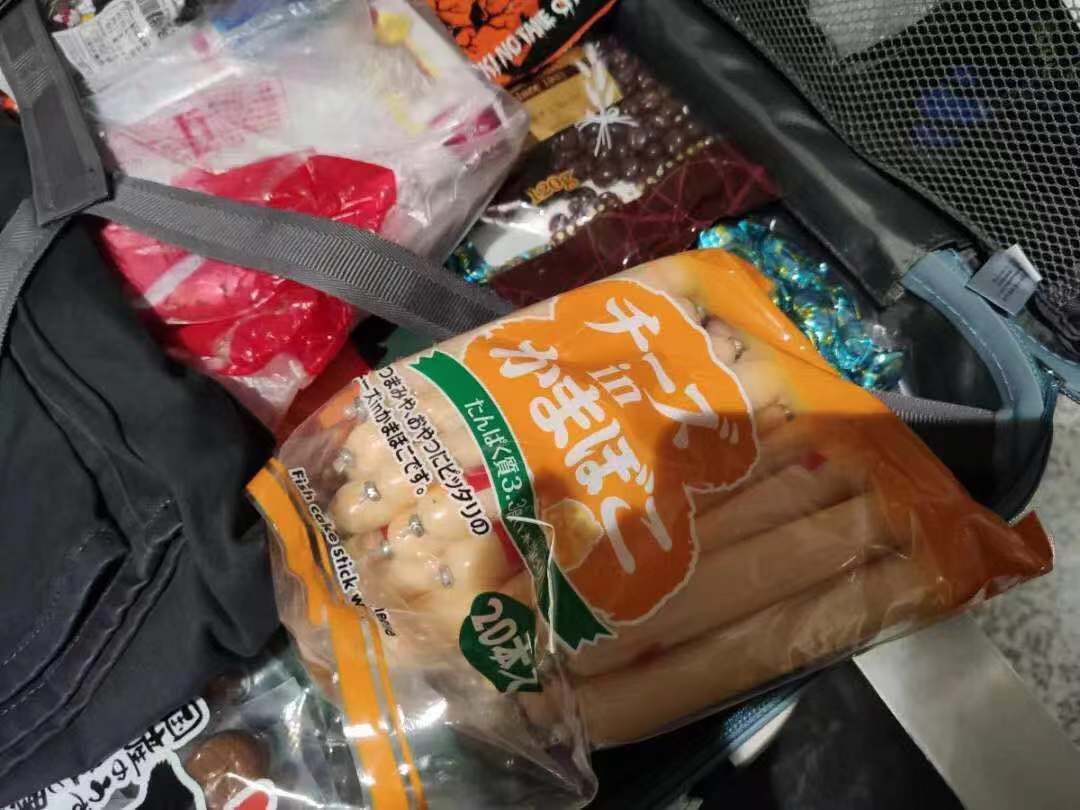 一下飞机行李就被打封条上锁?国内海关新操作:严查这类行李