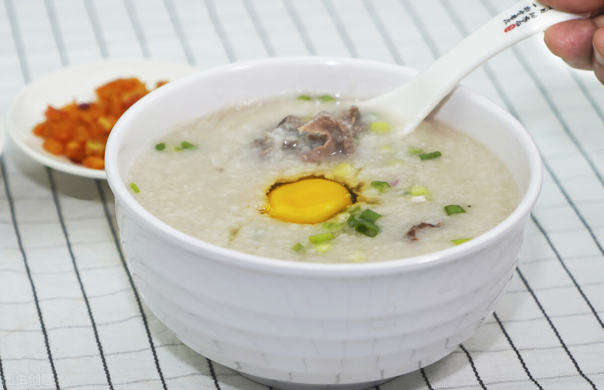 养宠小知识狗狗睡一觉腿突然瘸了,养狗狗不懂的小知识