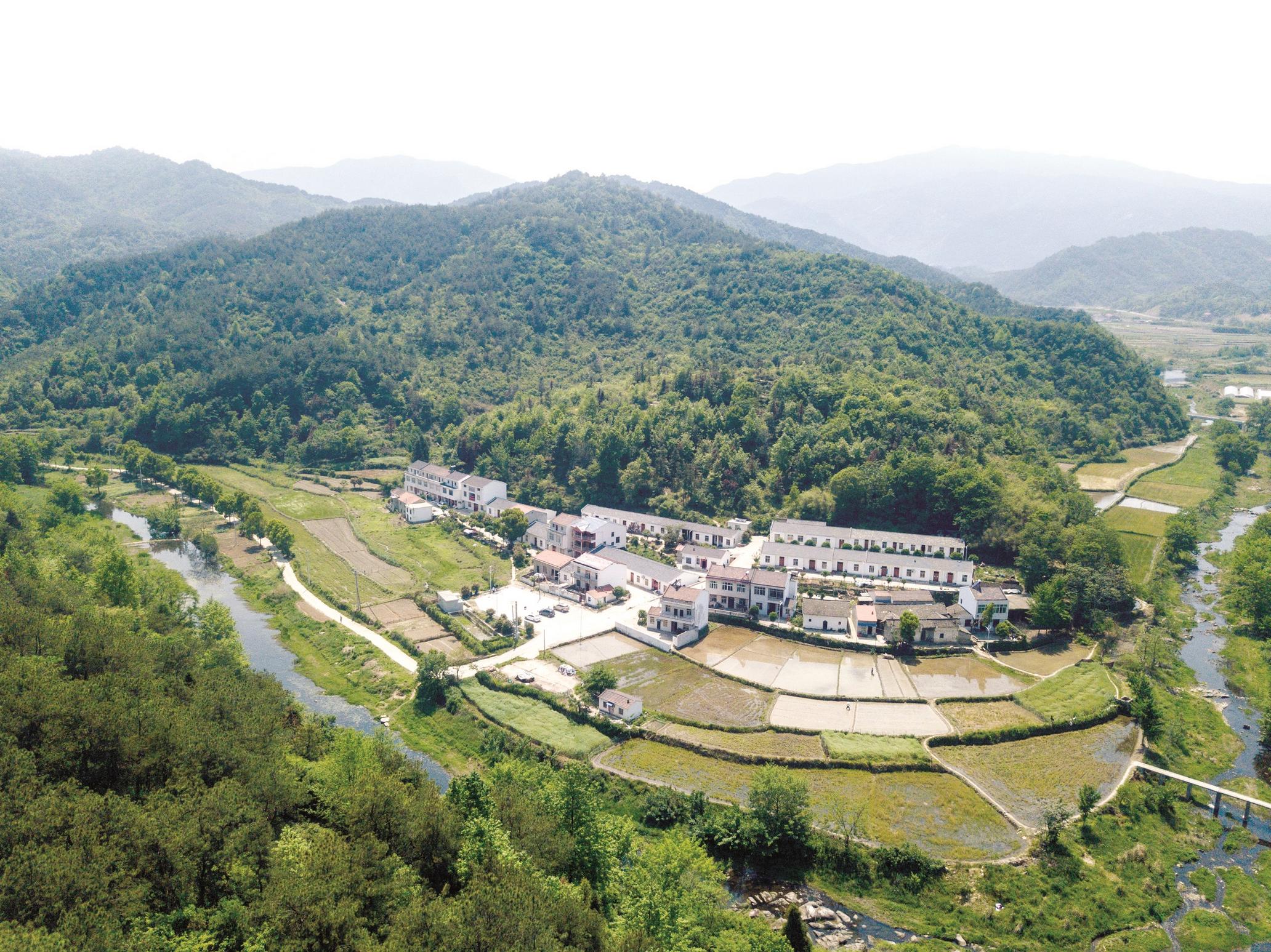 凝聚磅礴力量决胜全面小康,凝心聚力建小康