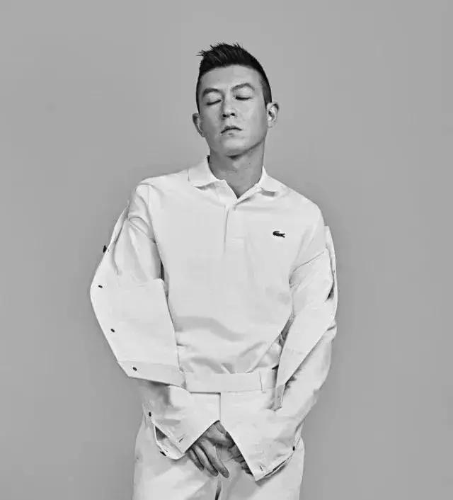 polo老气四招穿出精英范,polo衫是不是老气