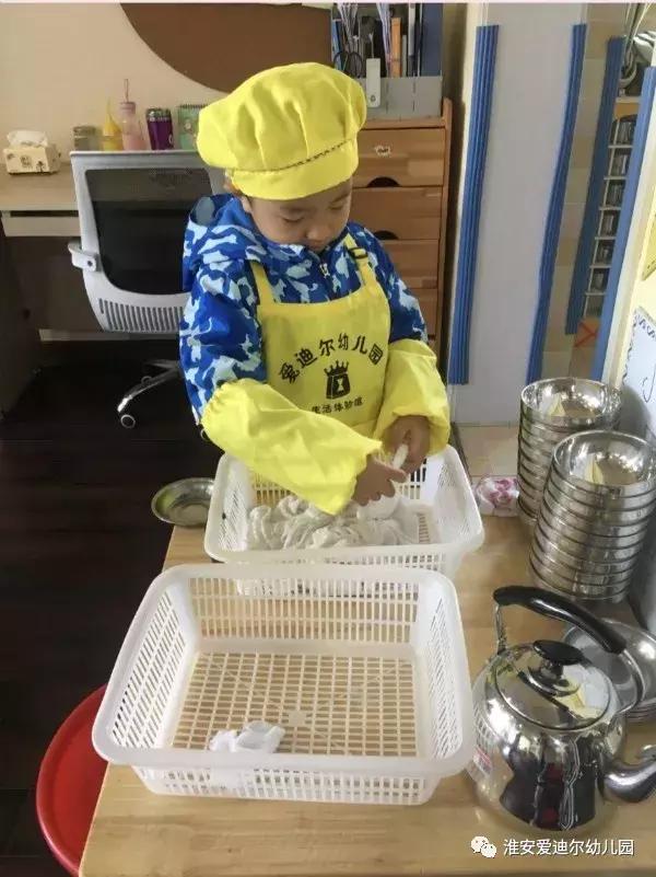 幼儿园美好食光活动,幼儿园快乐进餐活动准备