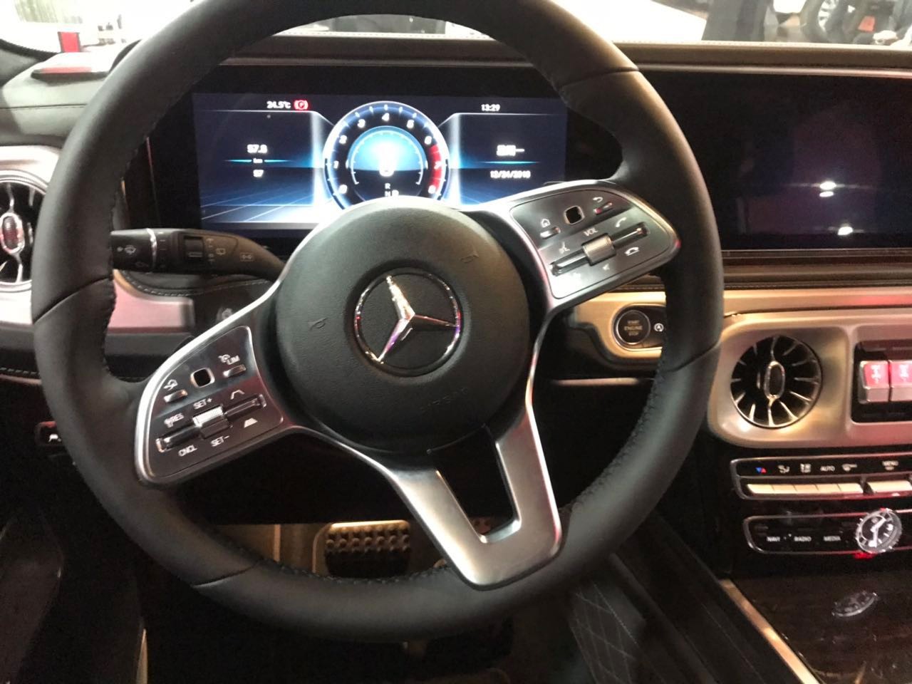 2020款奔驰G550越野界的大哥大拥有三把差速锁顷刻将*途征**变坦途