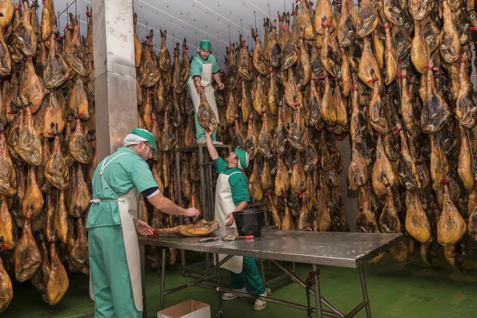 西班牙火腿制作过程,西班牙火腿值得吃吗