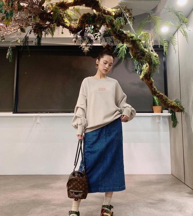 杨丞琳IG平台上晒奢侈品家底，3枚lv包加2枚celine，粗算超10万