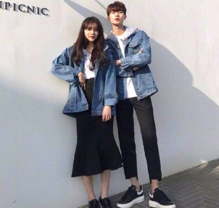 冬天到了该穿男盆友的外套了,穿的再好看也抵不过男朋友的外套